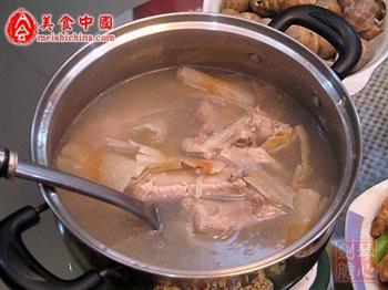 土茯苓排骨汤的做法步骤4