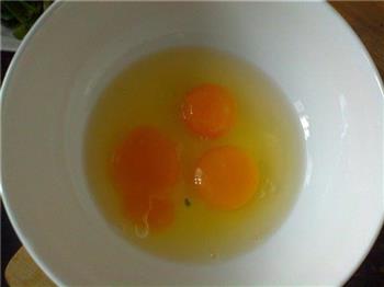 香椿煎蛋的做法步骤2