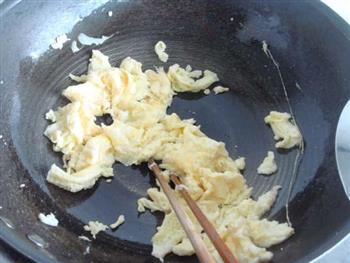 木耳蘑菇炒鸡蛋的做法步骤5