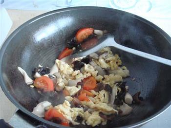 木耳蘑菇炒鸡蛋的做法步骤9