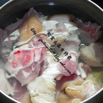 酸菜豌豆炖猪蹄的做法步骤1