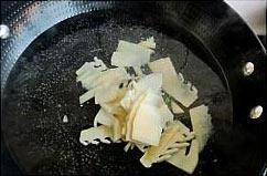 鱼汤豆腐金针锅的做法步骤3