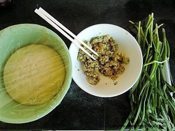 韭菜肉花卷的做法步骤1