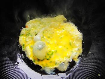 香菇鸡蛋面的做法步骤3