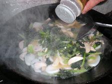 花菇肉丝年糕汤的做法步骤11