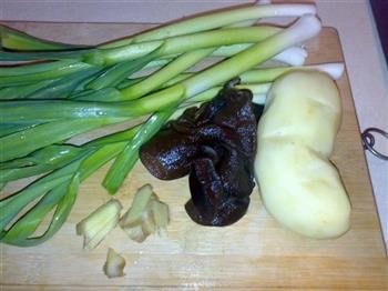 青蒜土豆炒腊肉的做法步骤3