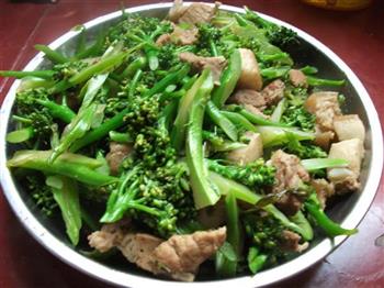 鲜肉炒花椰菜的做法步骤9