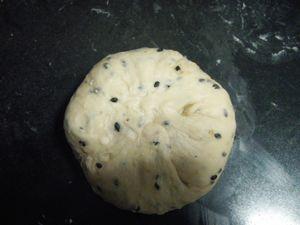 黑芝麻蜜豆面包的做法图解8