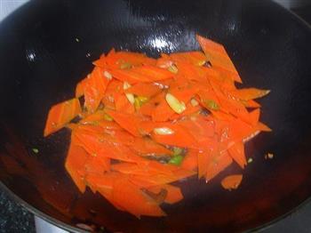 胡萝卜炒腊肉的做法步骤6