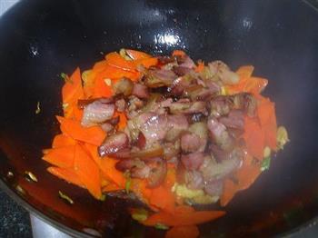 胡萝卜炒腊肉的做法步骤7