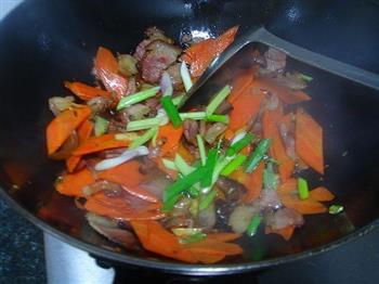 胡萝卜炒腊肉的做法步骤8