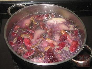 红菇猪手汤的做法步骤3