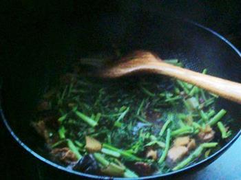 香菇苔菜炒肉的做法步骤11