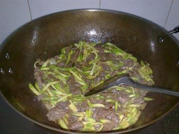 西葫芦炒牛肉的做法步骤7