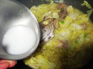 米鱼头包菜汤的做法图解8