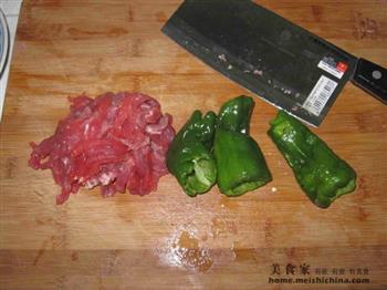 青椒炒牛肉丝的做法步骤1