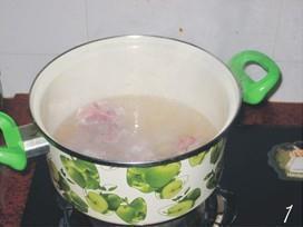 胡萝卜淮山猪骨汤的做法步骤1