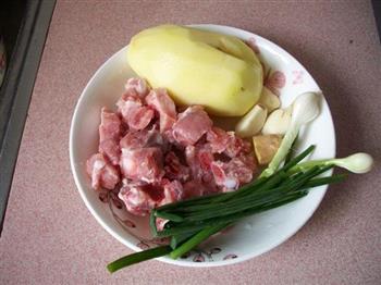 土豆烧排骨的做法步骤1