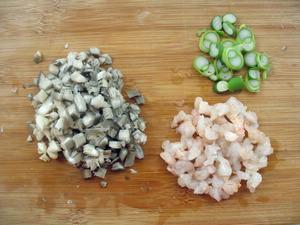 虾仁烩米饭的做法步骤2