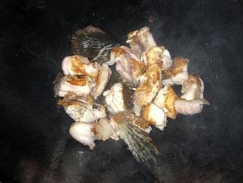姜葱焖石斑鱼鸡的做法步骤5