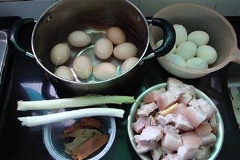五花肉炖蛋的做法步骤1
