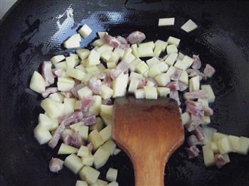 土豆肉丁盖浇饭的做法图解2