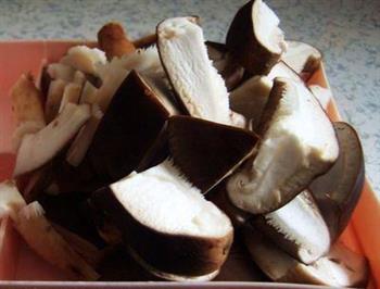 肉片香菇炒西葫芦的做法步骤2