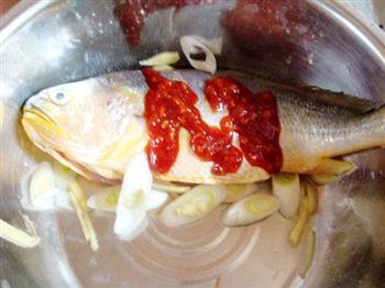 蒜香烧烤黄花鱼的做法步骤5