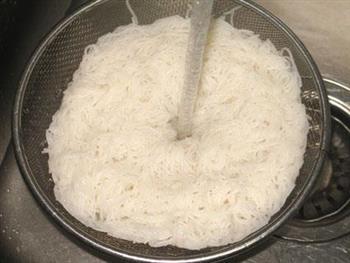 三丝炒米粉的做法步骤3