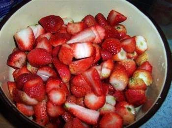 草莓酸奶的做法步骤5