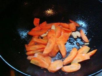 胡萝卜黄瓜炒虾仁的做法步骤6