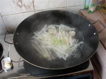 萝卜丝生鱼汤的做法步骤5