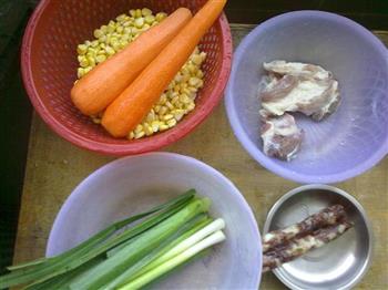 胡萝卜玉米蛋炒饭的做法步骤1