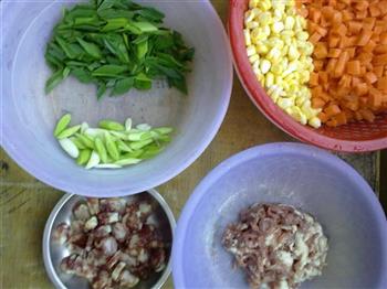 胡萝卜玉米蛋炒饭的做法步骤2