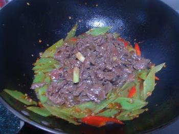 莴笋泡椒炒牛肉的做法步骤9