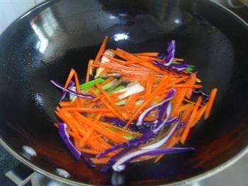 紫甘蓝斋炒米的做法步骤5
