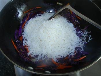 紫甘蓝斋炒米的做法步骤7