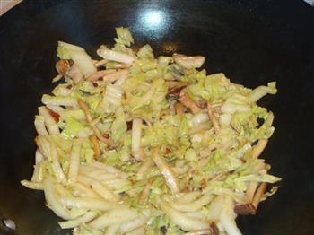 大白菜炒茶树菇的做法步骤5