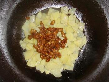 土豆片炒肉的做法步骤7