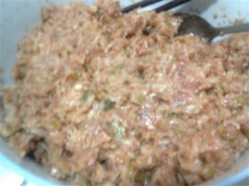 酸菜猪肉蒸饺的做法步骤5