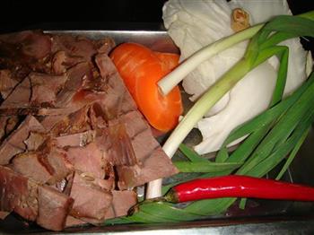 大蒜胡萝卜炒牛肉的做法步骤1