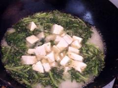 茼蒿豆腐汤的做法步骤6