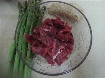 芦笋炒牛肉的做法步骤1