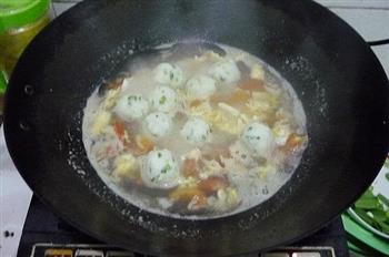 番茄鱼丸蛋汤的做法步骤3
