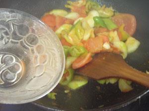 辣炒番茄西葫芦的做法步骤8