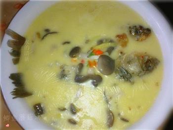 鲫鱼蘑菇汤的做法步骤8