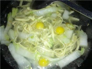 白菜千张鹌鹑蛋汤的做法步骤4