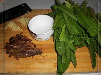 豆豉鲮鱼油麦菜的做法步骤2
