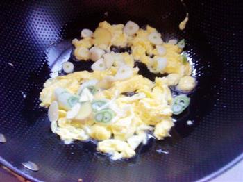 鸡蛋炝锅疙瘩汤的做法步骤3