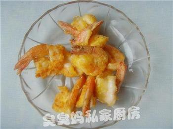 酸黄瓜炒凤尾虾的做法步骤6